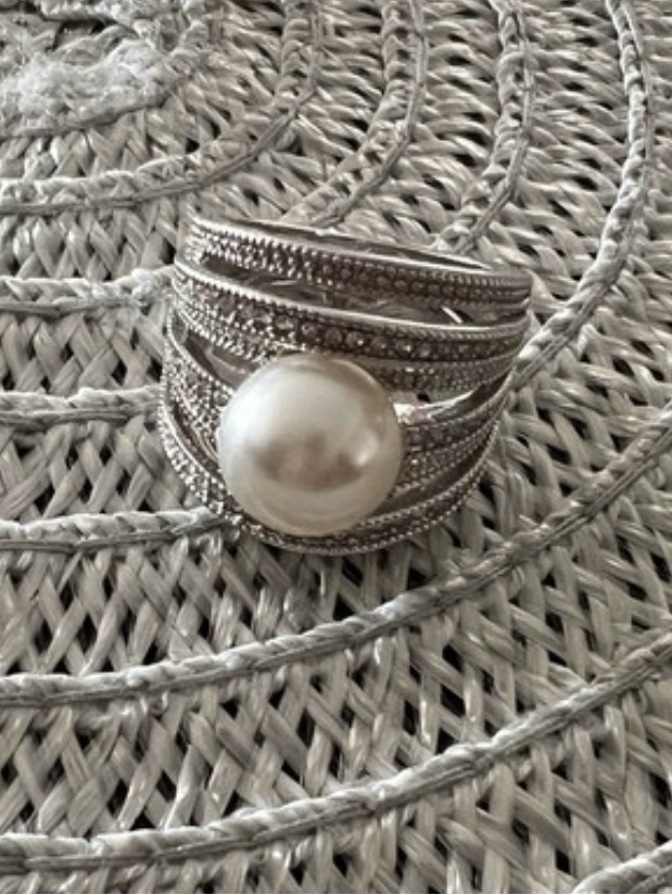 Nvc Collectible Pearl Statement Cocktail Ring Sz 7
